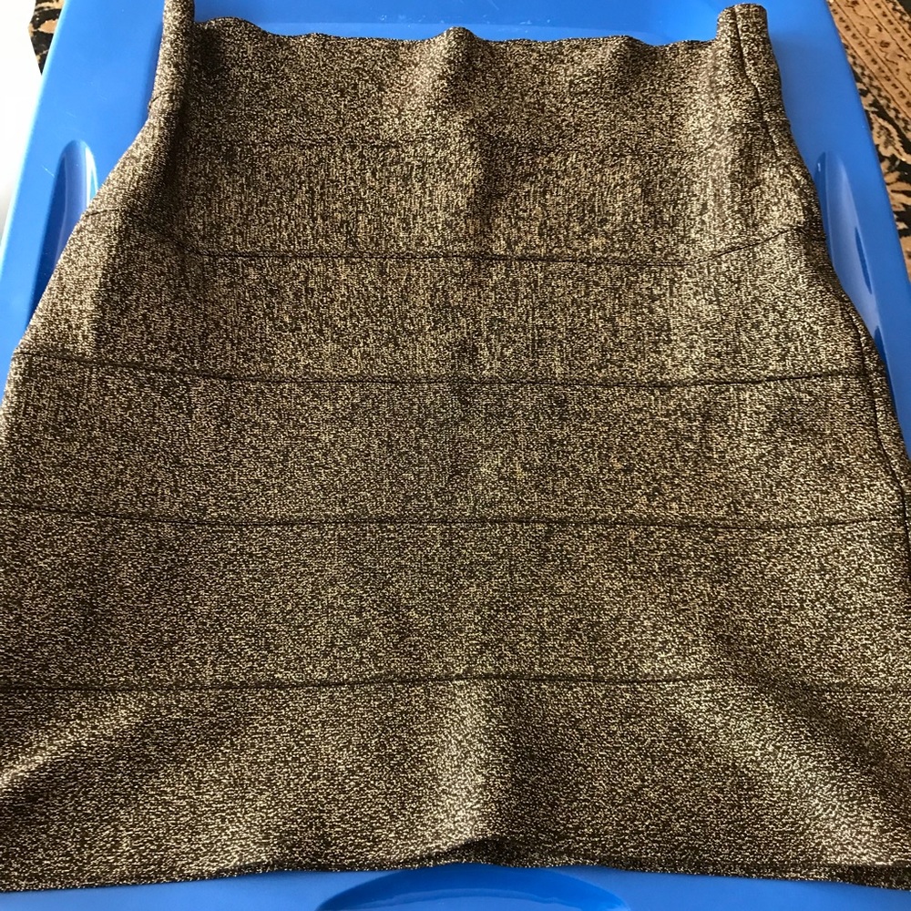 BCBG SKIRT SIZE SMALL